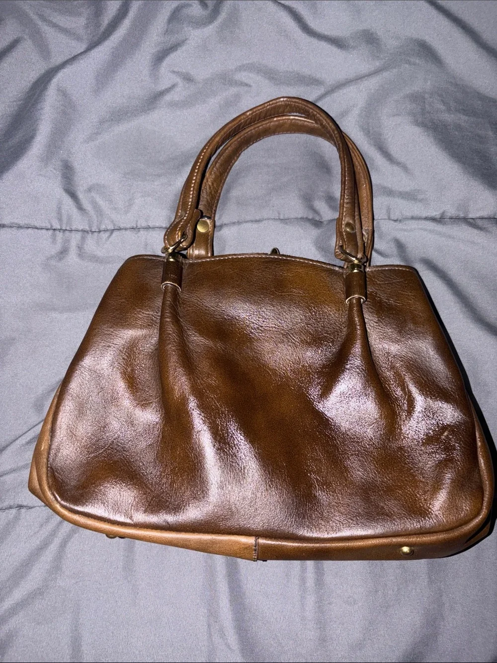 Mini This vintage brown leather handbag stands